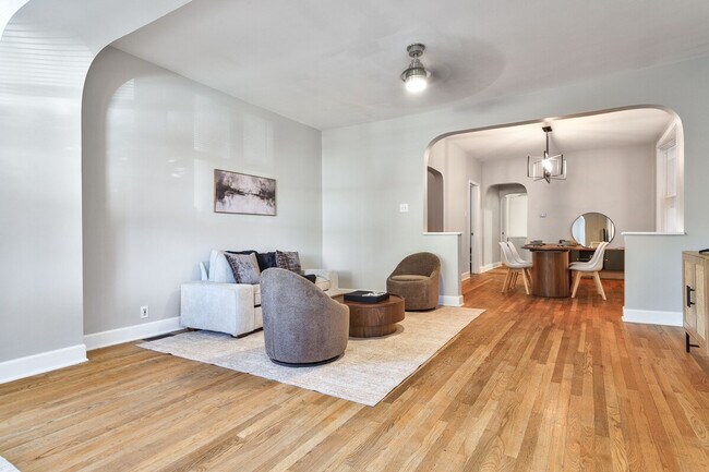 Building Photo - 3547 N Albany Ave