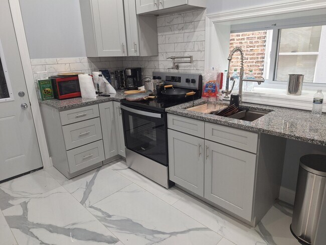 Building Photo - 4947 W Race Ave