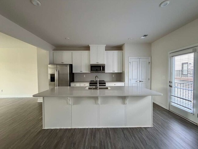 Building Photo - 216 Russell Br Ln