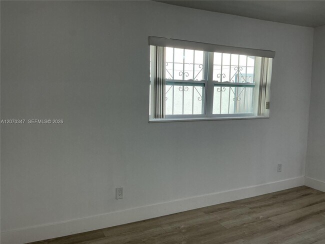 Building Photo - 2605 Ave F