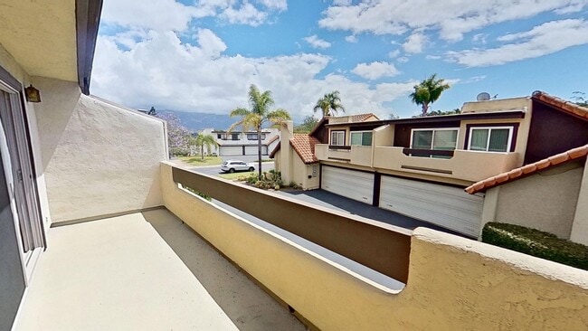 Building Photo - Spacious 3 bed / 2 bath in the More Mesa area