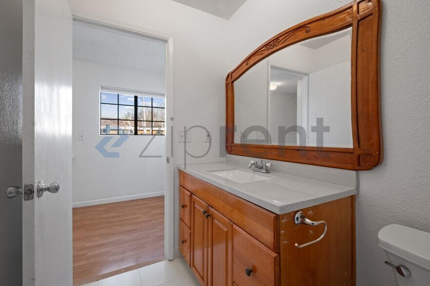 Building Photo - 417 1st St