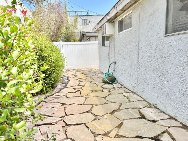 Building Photo - 207 Rossmore- MFR