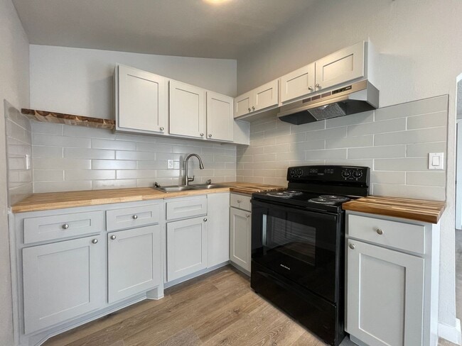 Building Photo - Built-Strong Big?Spring Residence – Durability Meets All-Season Comfort