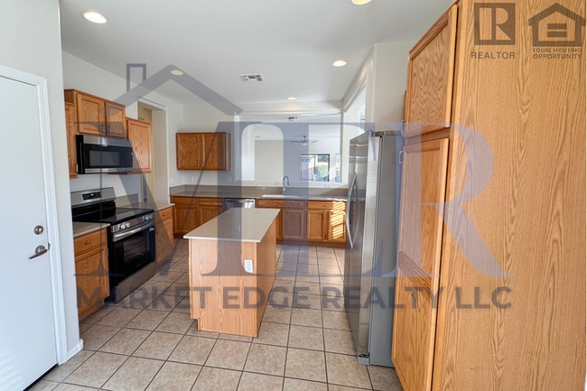 Building Photo - 3Bed/2Bath Home at Cotton Ln/Greenway Rd! $199 MOVE-IN SPECIAL! Ready for Immediate Move-In!