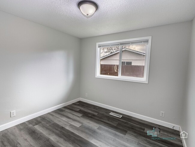 Building Photo - February Move-In Special: Charming 4-Bedroom Keizer Home Close to Everything