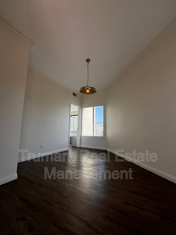 Building Photo - 412 N Kenwood St