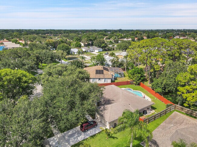 Building Photo - 945 Sunflower Ave