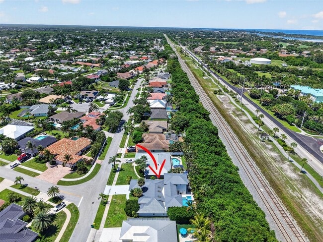 Building Photo - 542 N Cypress Dr