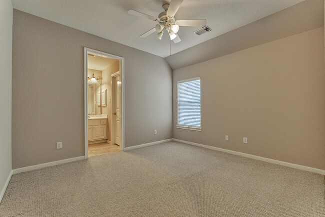 Building Photo - 30 Desert Rose Pl