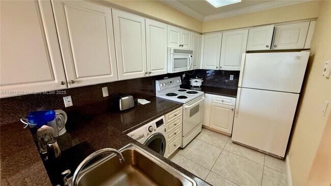 Building Photo - 2501 S Ocean Dr