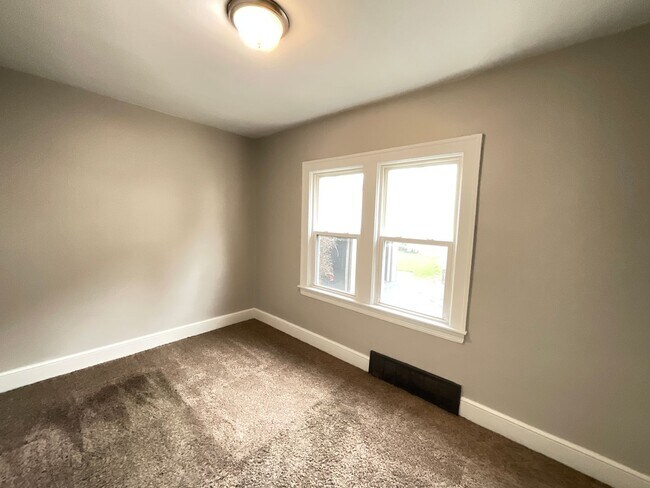 Building Photo - 19824 Pasnow Ave