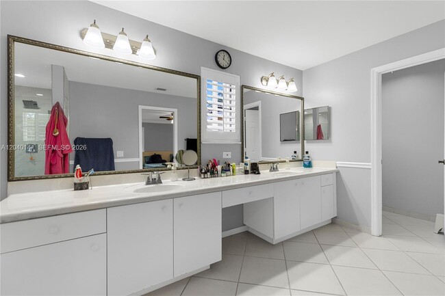 Building Photo - 4228 Laurel Ridge Cir
