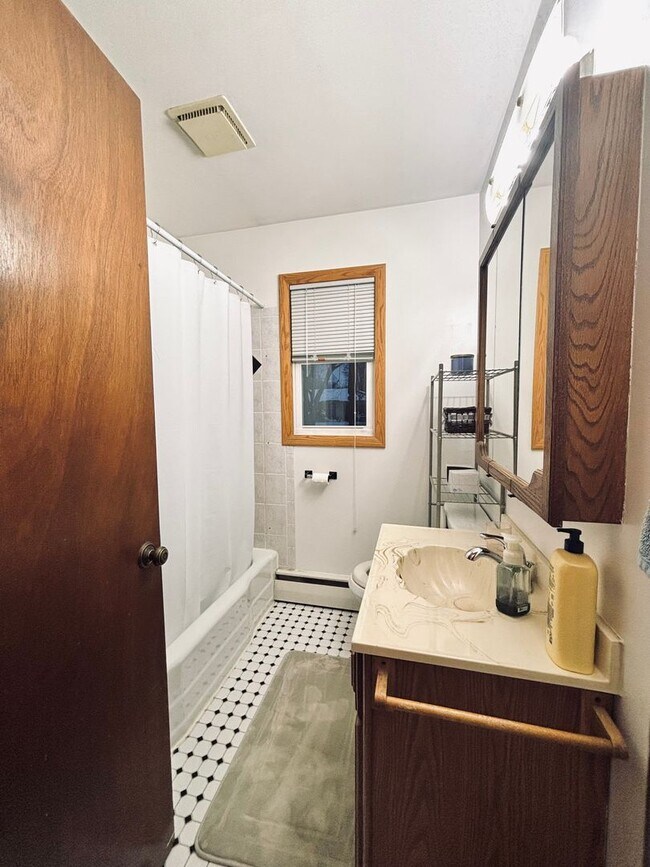 Building Photo - Rare, Must See Rambler in Cottage Grove