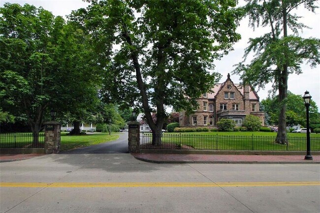 Building Photo - 364 Bellevue Ave