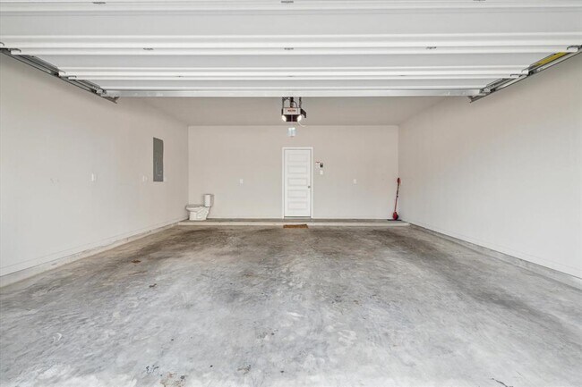 Building Photo - 1806 La Magnolia Dr