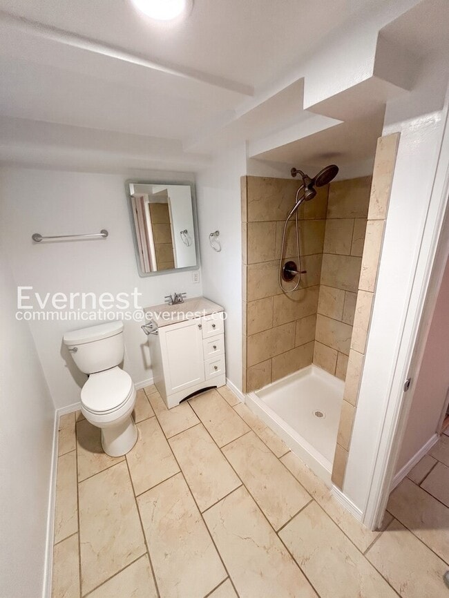 Building Photo - 4bed/2bath single family home in Denver with fenced yard/ Available now!