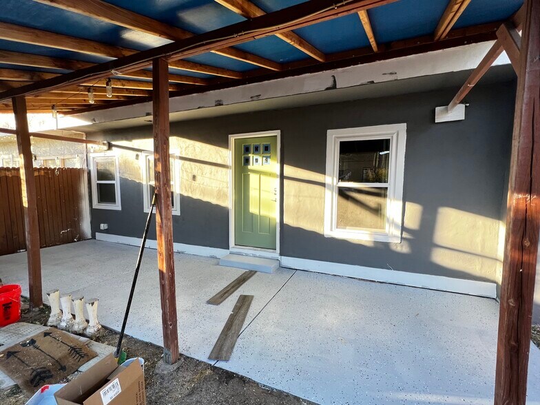 Building Photo - 801 W 3rd Ave