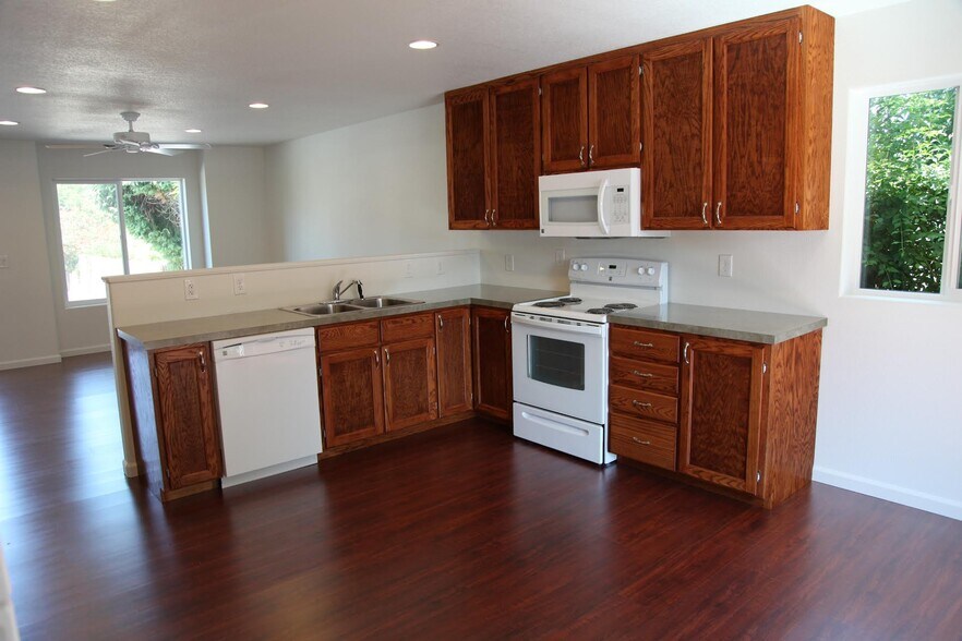 Building Photo - 233 Whitman St S