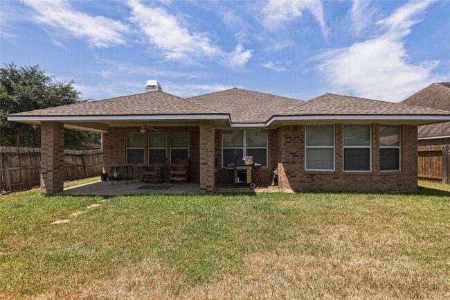 Building Photo - 10906 Angel Lake Dr