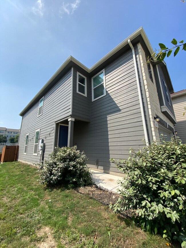 Building Photo - 1/2 FIRST MONTH'S RENT IF YOU MOVE IN BY 8...