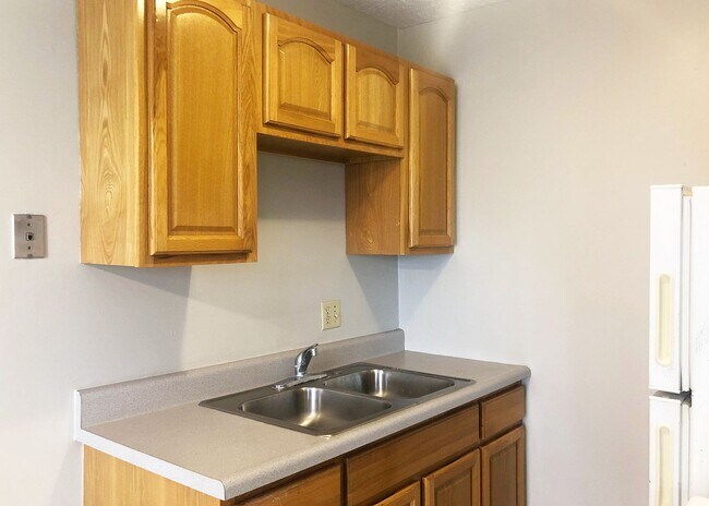 Interior Photo - 440 Ludlow Ave