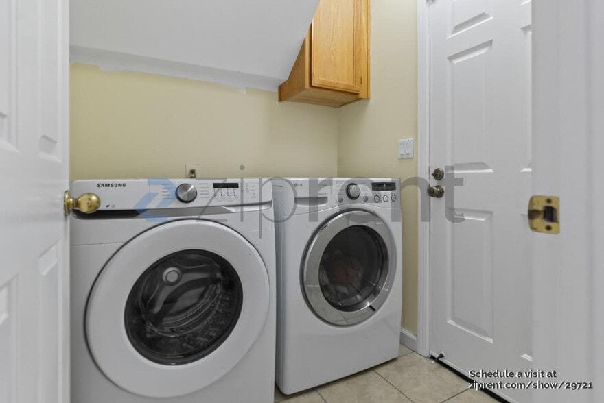 Building Photo - Unit