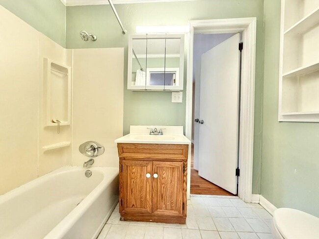 Building Photo - 2076 Azalea Cir