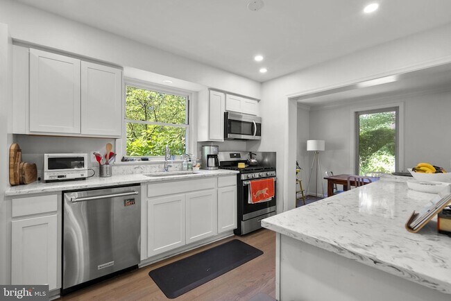 Building Photo - 9311 Woodland Dr