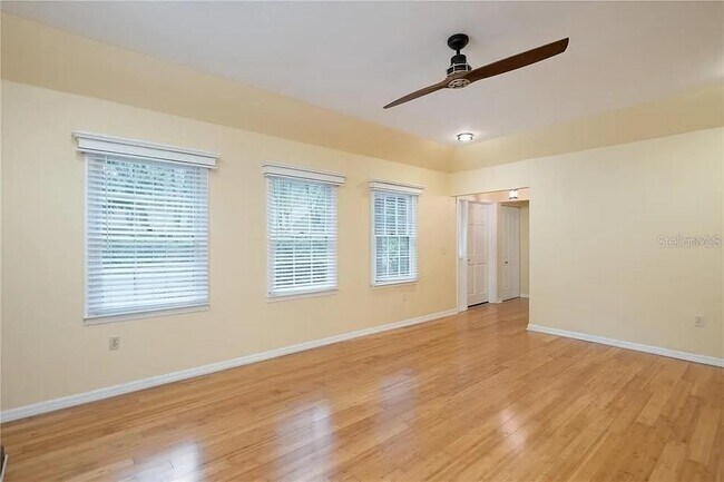Building Photo - 5211 SW 86th Terrace