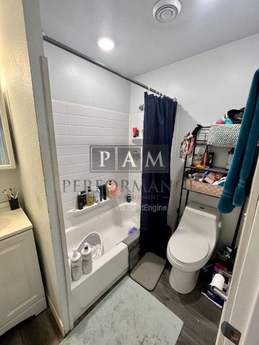 Building Photo - 3727 E Squire Ave