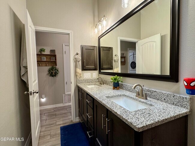Building Photo - 13684 Glen Vista Ln