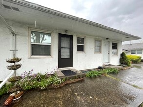 Building Photo - Cozy Woodlawn Studio with Full Kitchen