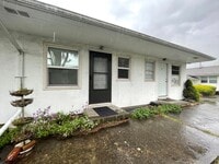 Building Photo - Cozy Woodlawn Studio with Full Kitchen