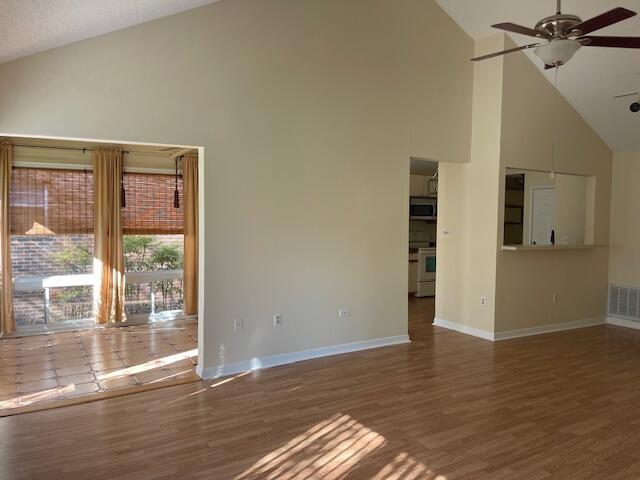 Building Photo - 810 Fairway Lakes Dr