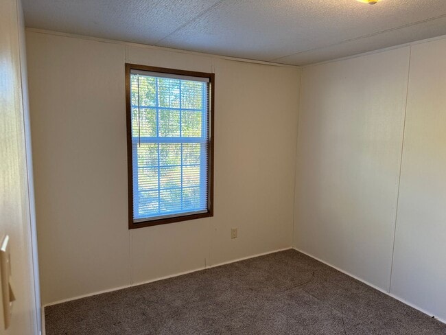 Building Photo - Two Bedroom Trailer in Maiden