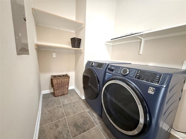 Building Photo - 14936 Thatcher Dr