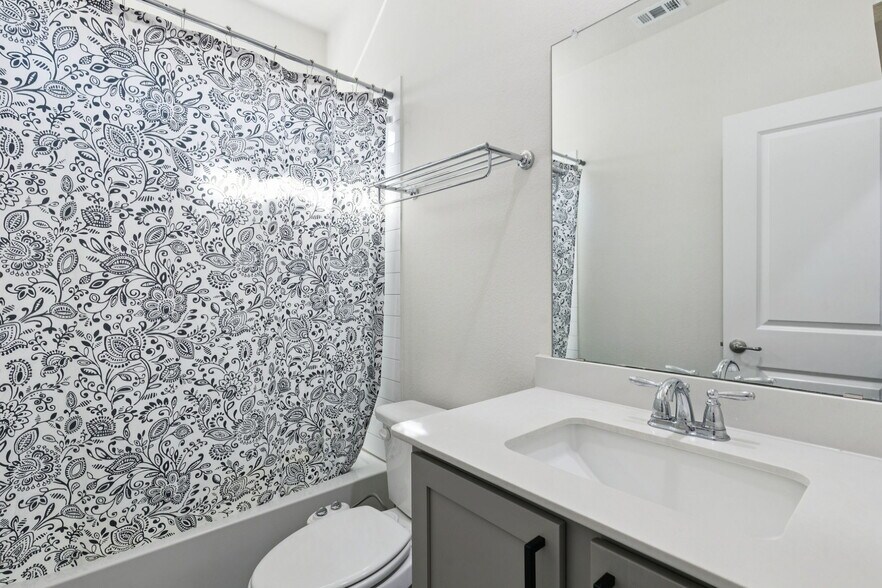 Building Photo - 11112 Canyon Oak St