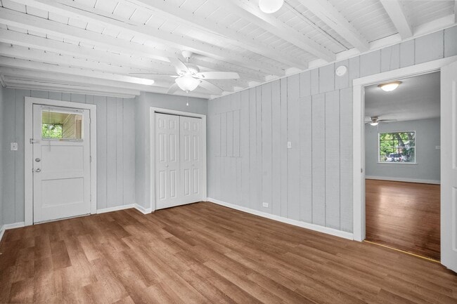 Building Photo - Cozy 3 Bedroom, 1 Bath Home - Spacious Liv...