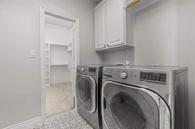 Building Photo - 161 Riverbend Way