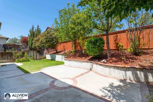 Building Photo - Beautifully Updated 4 Bedroom Single Family Home in Peaceful Glen Willow, West Irvine