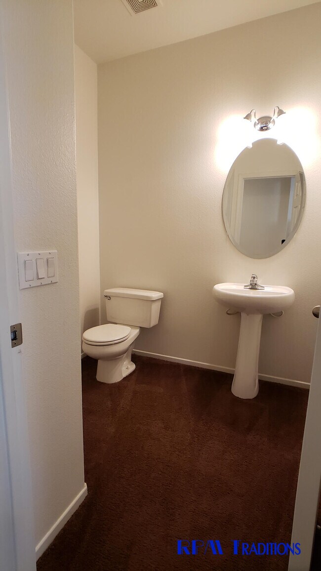 Building Photo - 3048 W Lingard St