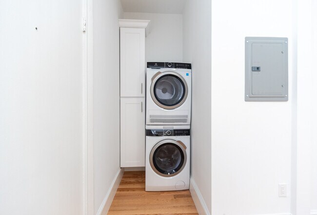 Building Photo - 175 Hemenway St