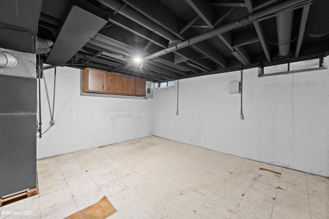 Building Photo - 8439 Hickory Dr