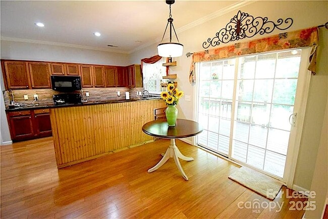 Building Photo - 1913 Thorn Crest Dr