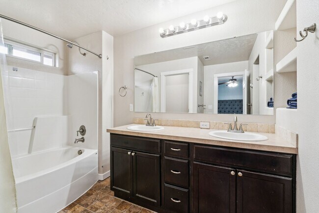 Building Photo - Spacious 4 Bed + Bonus | 3 Bath | 2,760 Sq Ft | Star, Idaho