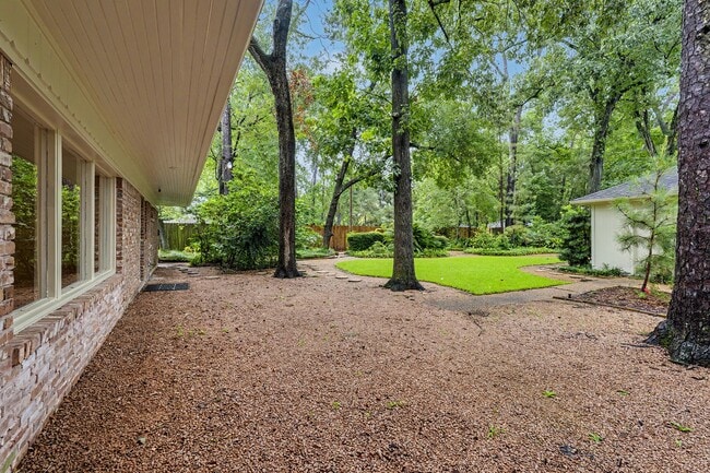 Building Photo - 10811 Hunters Forest Dr