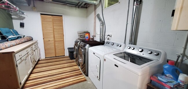 Building Photo - Off-Season Rental | Available 10/15/25 – 5...
