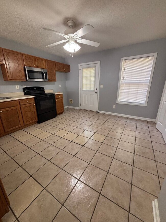 Building Photo - 216 Springfield Cir