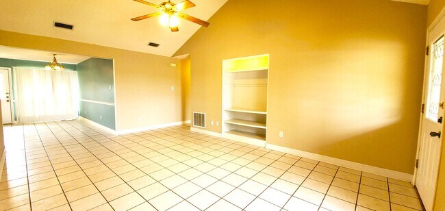 Building Photo - SUPER SPACIOUS 2 Bedroom, 2 Bathroom duple...